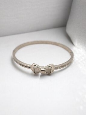 Elegant Silver Bow Bangle Bracelet - Women Jewelry
